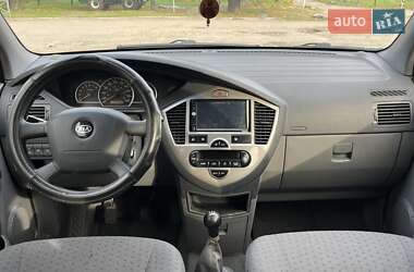 Минивэн Kia Carens 2005 в 