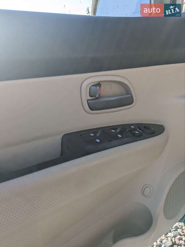 Минивэн Kia Carens 2007 в Львове