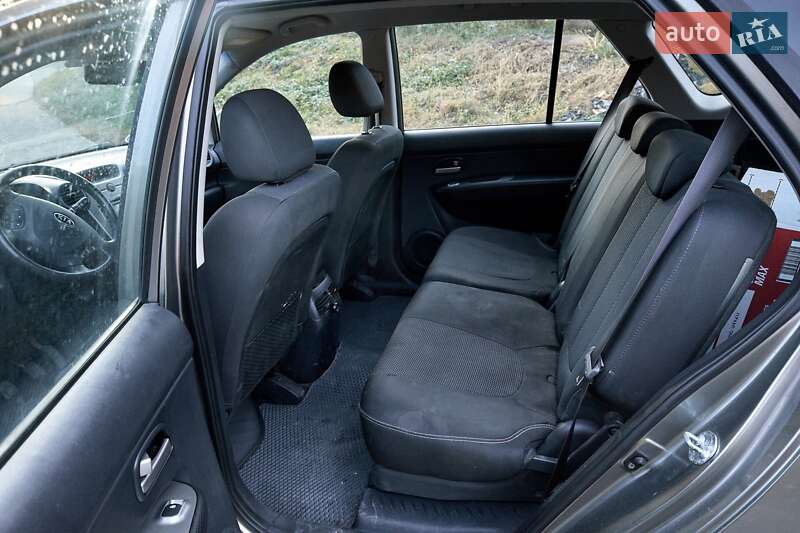 Минивэн Kia Carens 2009 в Звягеле фото 9 Минивэн Kia Carens 2009 в Звягеле