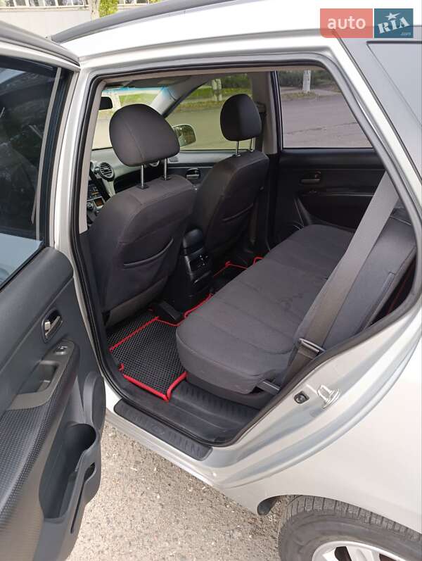 Минивэн Kia Carens 2007 в Николаеве фото 3 Минивэн Kia Carens 2007 в Николаеве