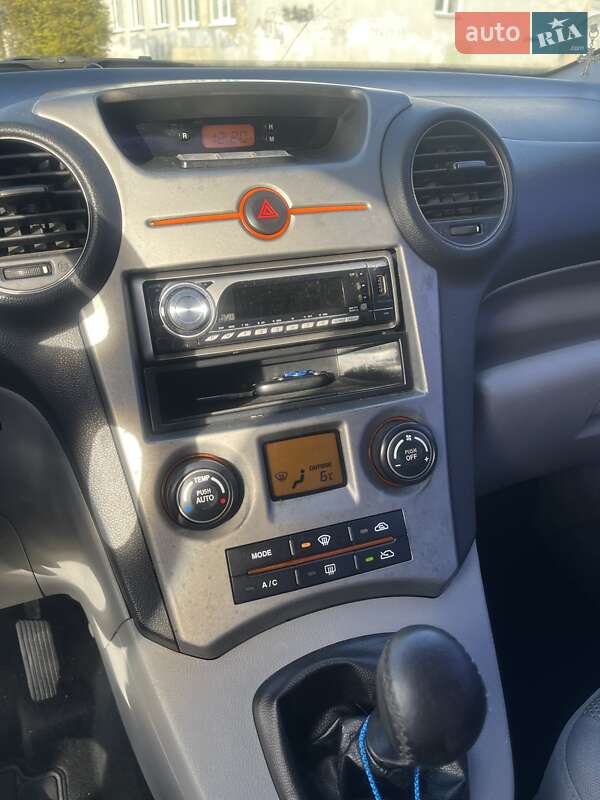 Мінівен Kia Carens 2008 в Рівному