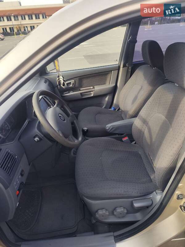 Минивэн Kia Carens 2004 в Броварах фото 10 Минивэн Kia Carens 2004 в Броварах