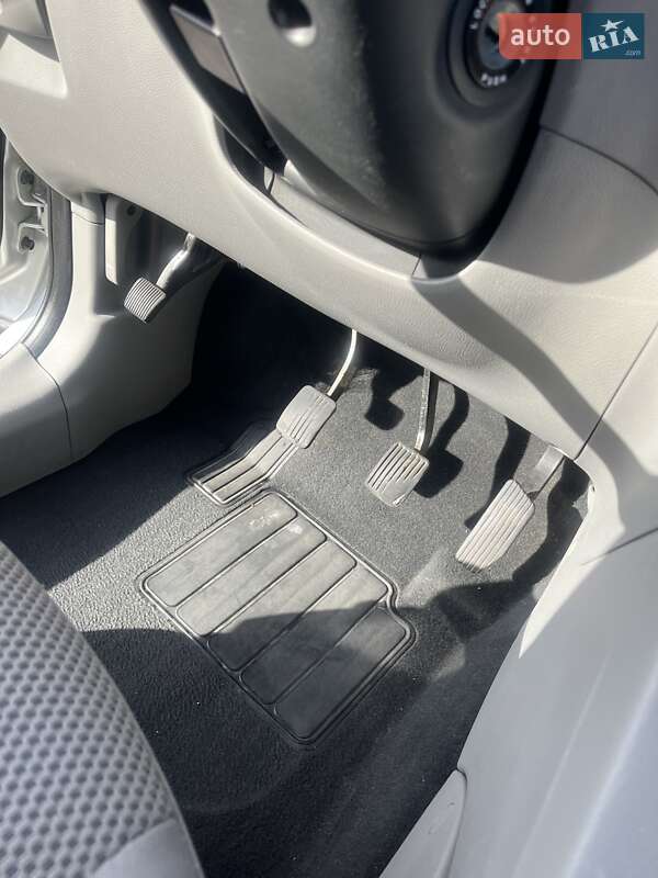 Мінівен Kia Carens 2008 в Рівному