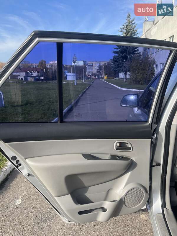 Мінівен Kia Carens 2008 в Рівному