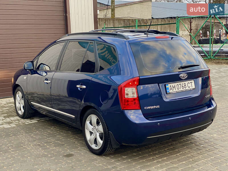 Минивэн Kia Carens 2008 в Житомире