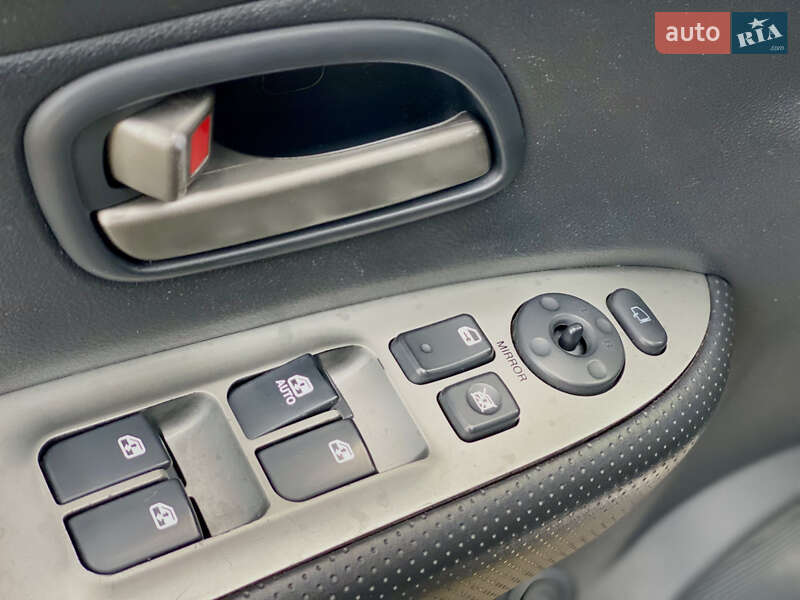 Минивэн Kia Carens 2008 в Житомире