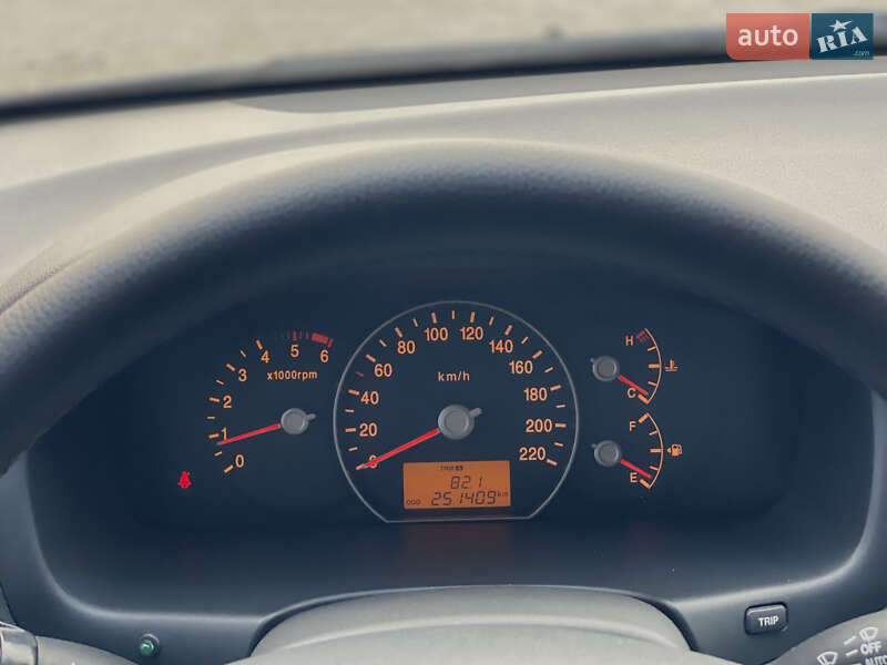 Минивэн Kia Carens 2008 в Житомире