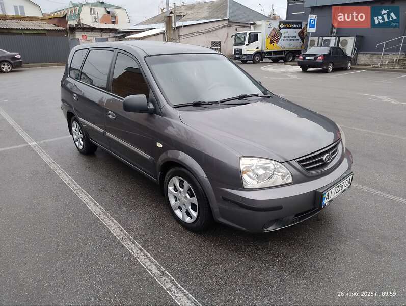 Минивэн Kia Carens 2006 в Киеве
