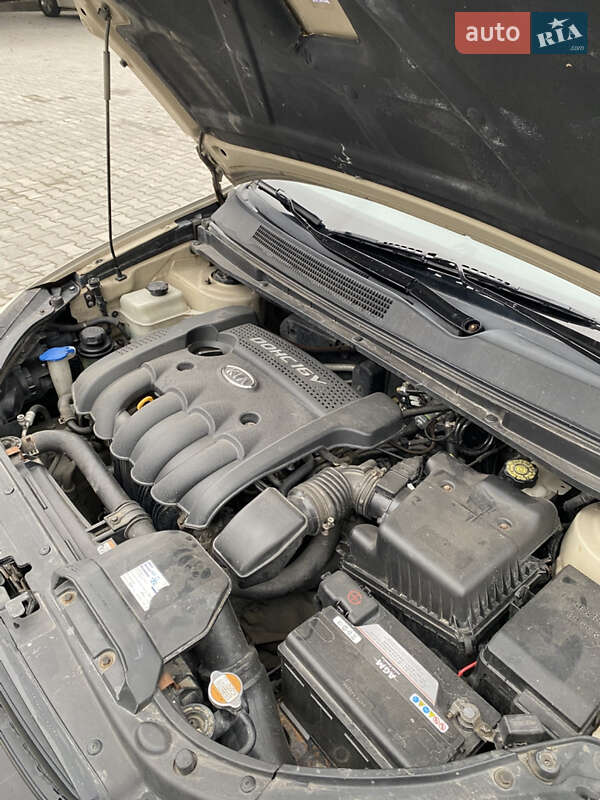 Минивэн Kia Carens 2008 в Староконстантинове