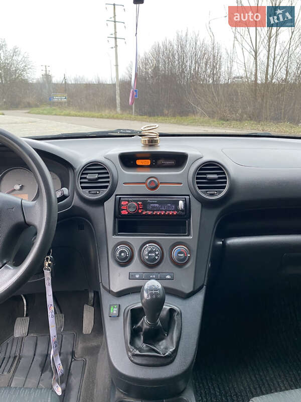 Минивэн Kia Carens 2008 в Староконстантинове