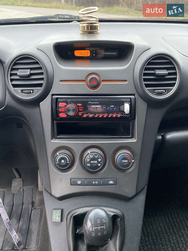 Минивэн Kia Carens 2008 в Староконстантинове