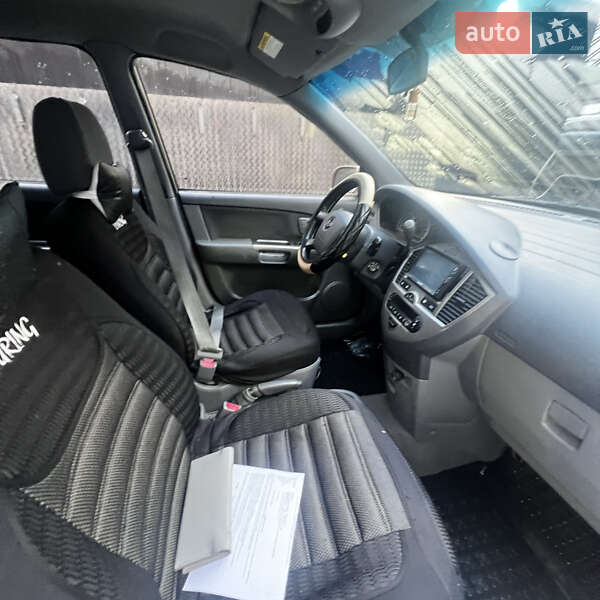 Минивэн Kia Carens 2003 в Виннице фото 6 Минивэн Kia Carens 2003 в Виннице