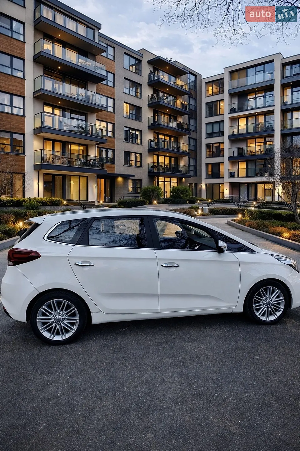 2016 Kia Carens - мініатюра 2