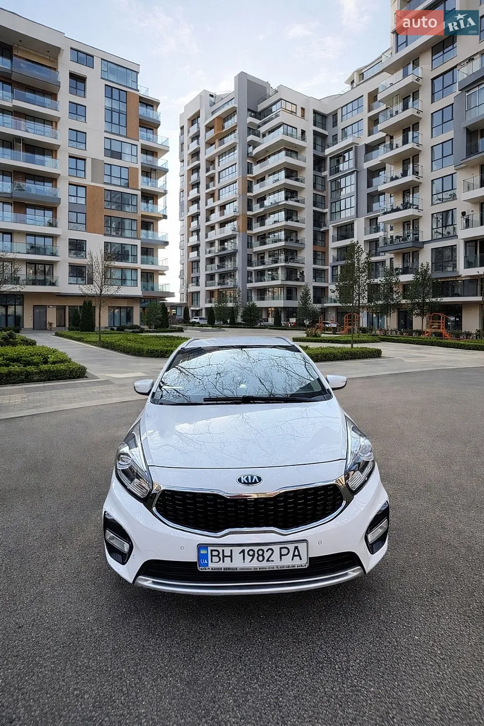 2016 Kia Carens - фото 1