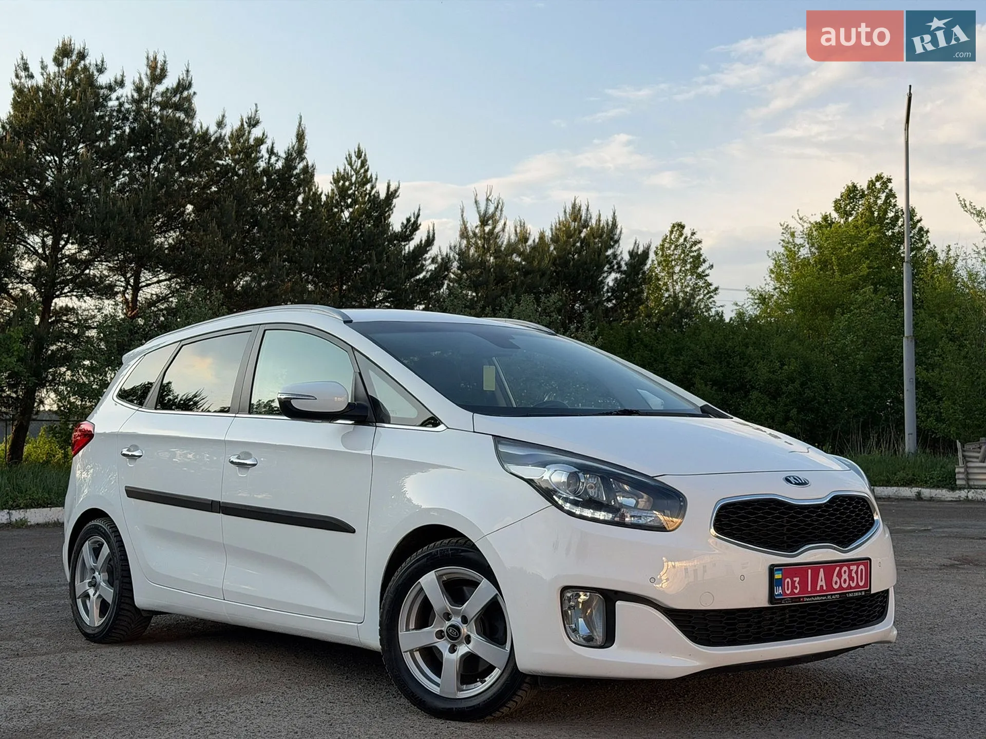 2015 Kia Carens - фото 1