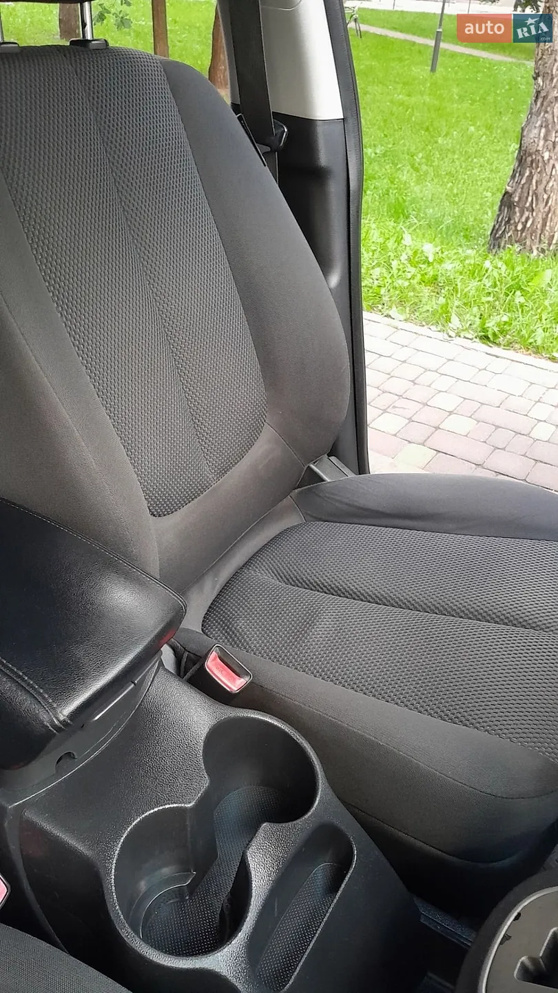 2010 Kia Carens - мініатюра 19