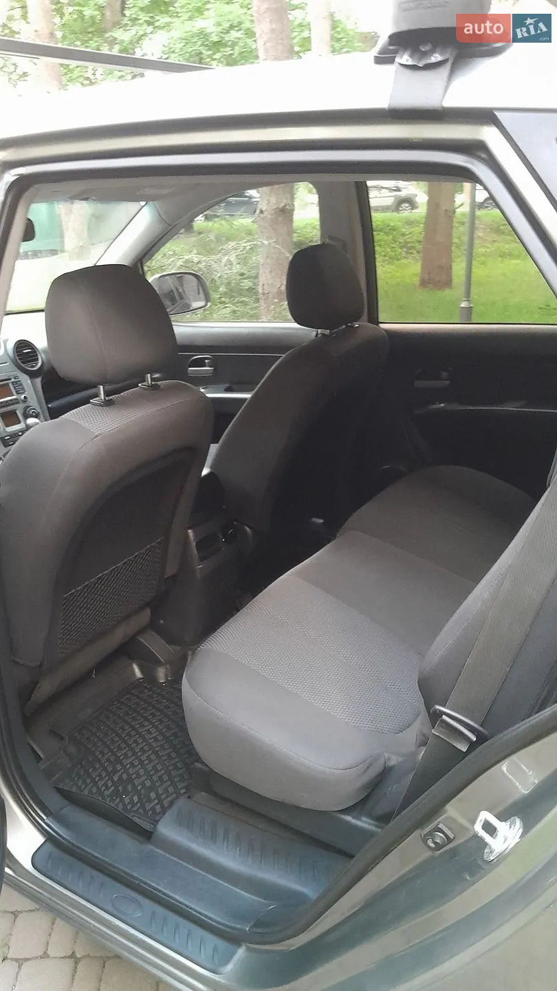 2010 Kia Carens - мініатюра 25