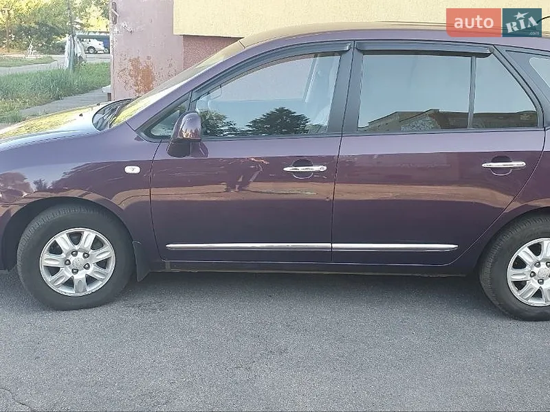 Kia Carens