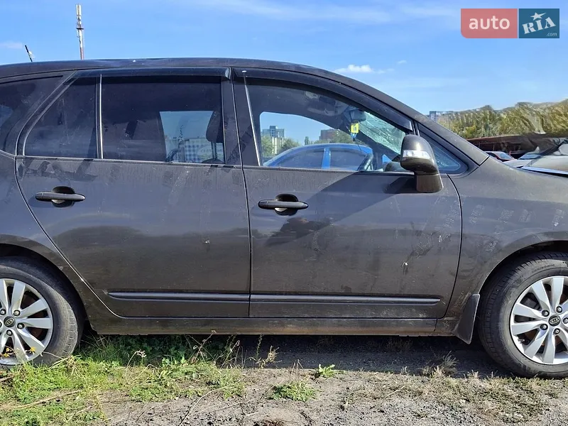 Kia Carens 2011