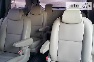 Мінівен Kia Carnival 2015 в 