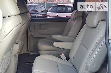 Мінівен Kia Carnival 2015 в 