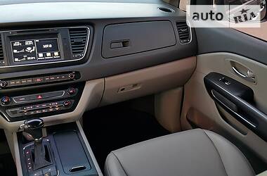 Мінівен Kia Carnival 2015 в 