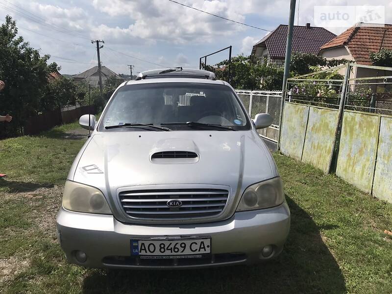 Минивэн Kia Carnival 2002 в Ужгороде