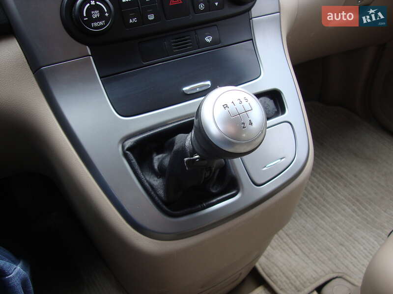 Мінівен Kia Carnival 2007 в Києві