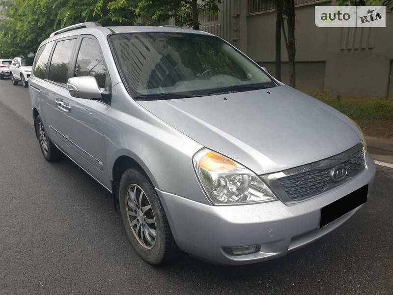 Универсал Kia Carnival 2010 в Одессе