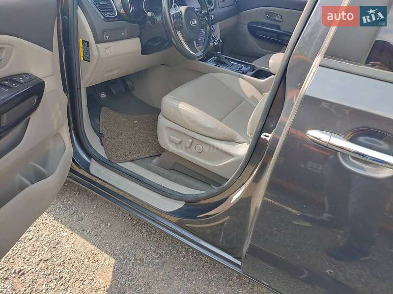 Минивэн Kia Carnival 2016 в Одессе