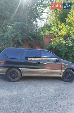 Минивэн Kia Carnival 2000 в 