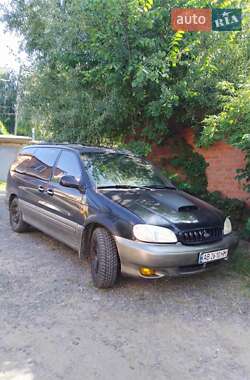 Минивэн Kia Carnival 2000 в 