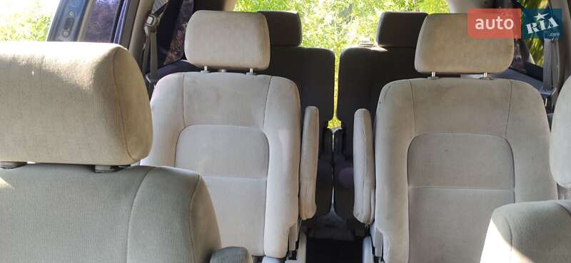 Минивэн Kia Carnival 2004 в Ужгороде