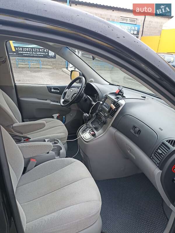 Минивэн Kia Carnival 2008 в Новояворовске