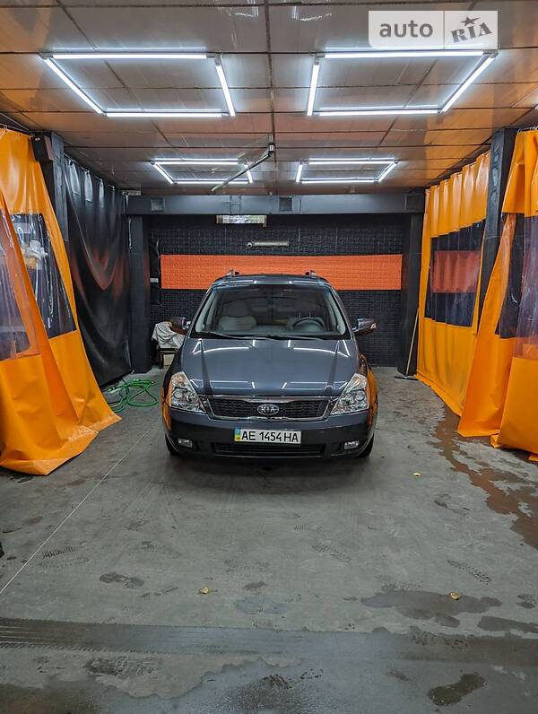Мінівен Kia Carnival 2012 в Дніпрі