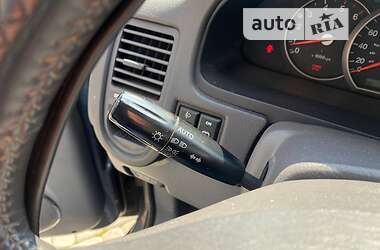 Минивэн Kia Carnival 2001 в 