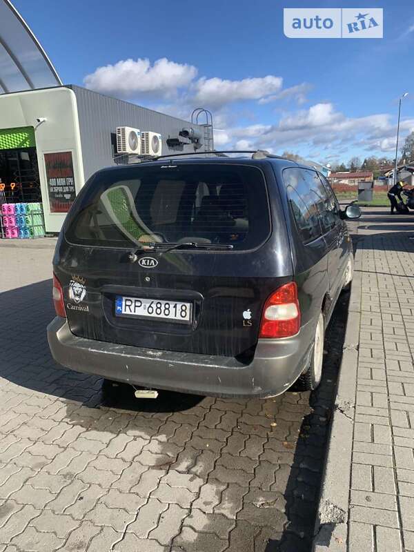 Мінівен Kia Carnival 2006 в Долині