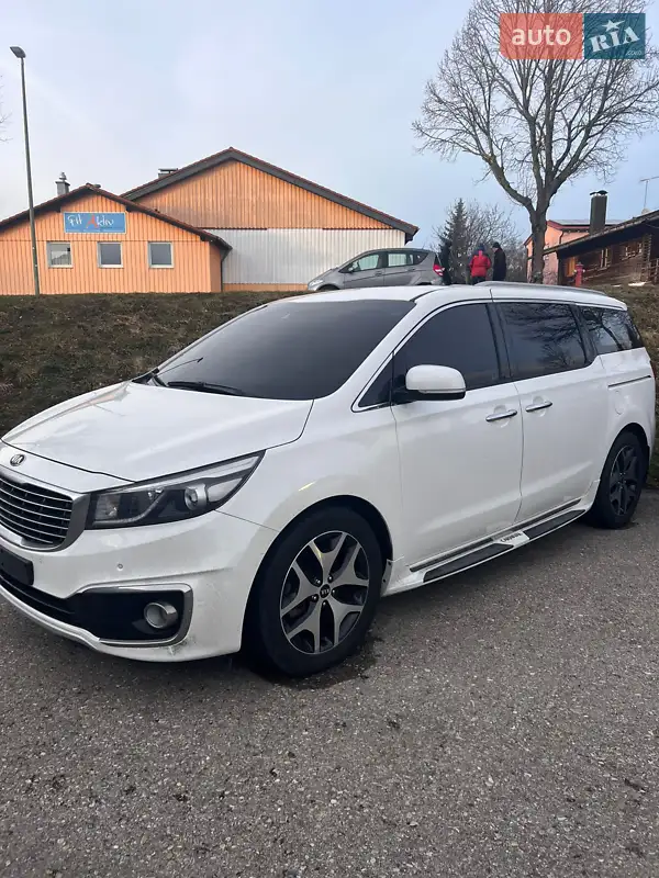 Мінівен Kia Carnival 2015 в 