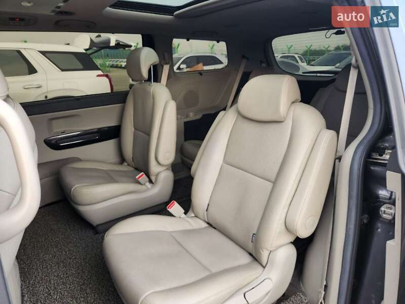 Минивэн Kia Carnival 2016 в Доброполье