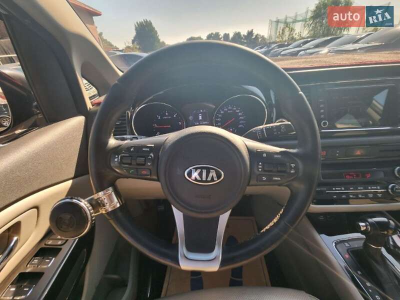 Минивэн Kia Carnival 2016 в Доброполье