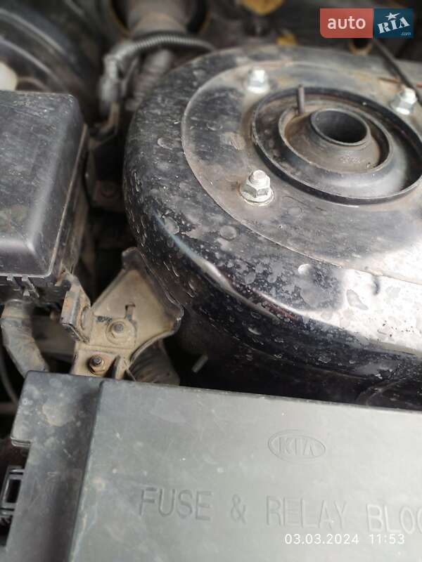 Мінівен Kia Carnival 2003 в Дніпрі фото 11 Мінівен Kia Carnival 2003 в Дніпрі