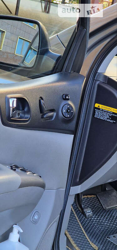 Мінівен Kia Carnival 2011 в Одесі