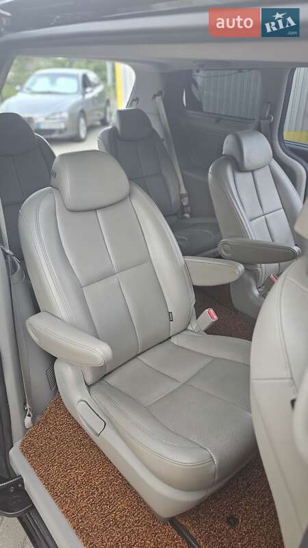 Минивэн Kia Carnival 2014 в Житомире