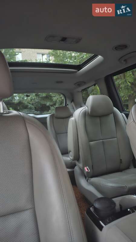 Минивэн Kia Carnival 2014 в Житомире
