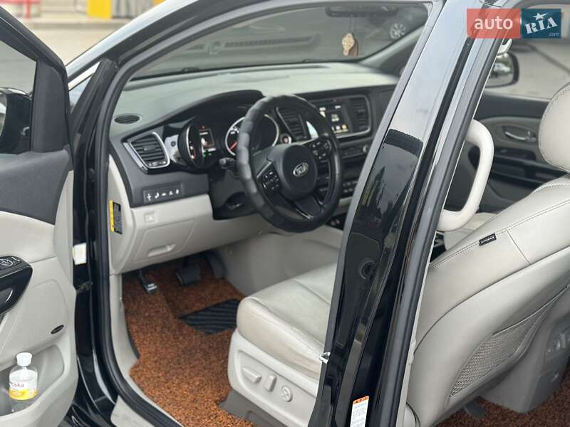 Минивэн Kia Carnival 2014 в Житомире