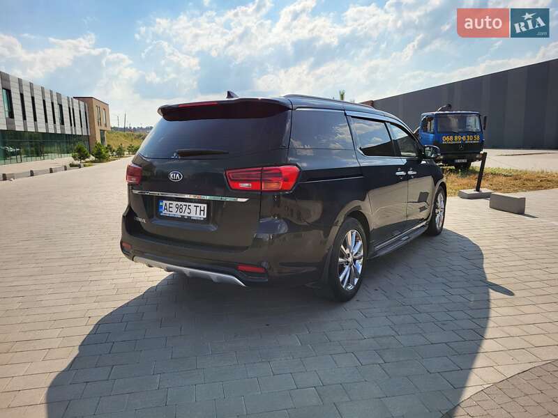 Минивэн Kia Carnival 2018 в Хмельницком