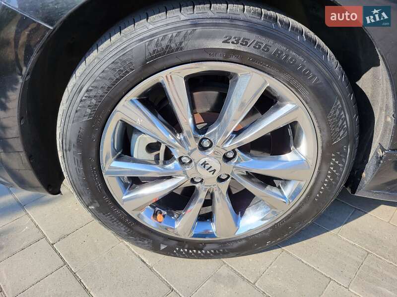 Минивэн Kia Carnival 2018 в Хмельницком