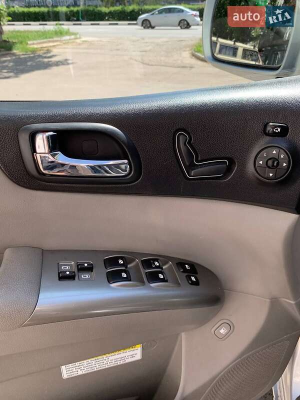 Минивэн Kia Carnival 2006 в Черновцах
