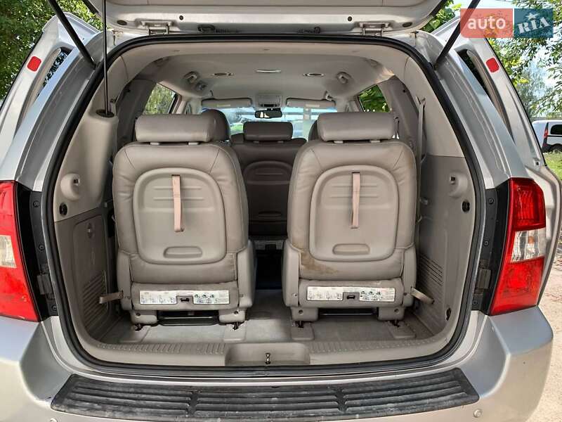 Минивэн Kia Carnival 2006 в Черновцах