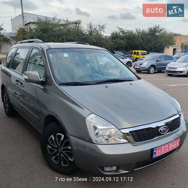 Мінівен Kia Carnival 2012 в Рівному
